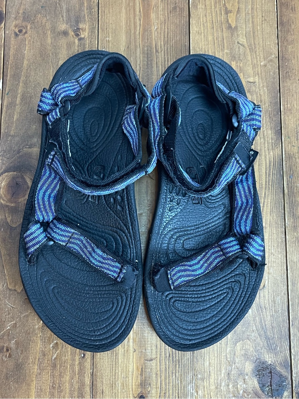 Teva 6407 sandals black and blue well used women’s size 8